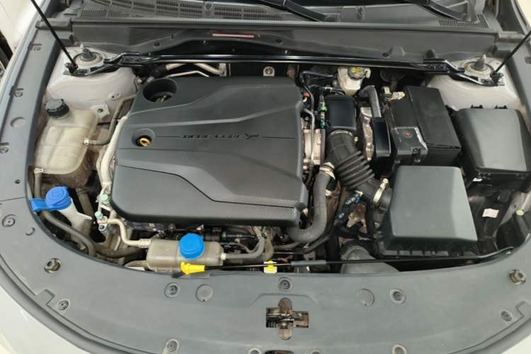 Used CHANGAN UNI-V 2022 1.5T Prestige Version Engine Bay