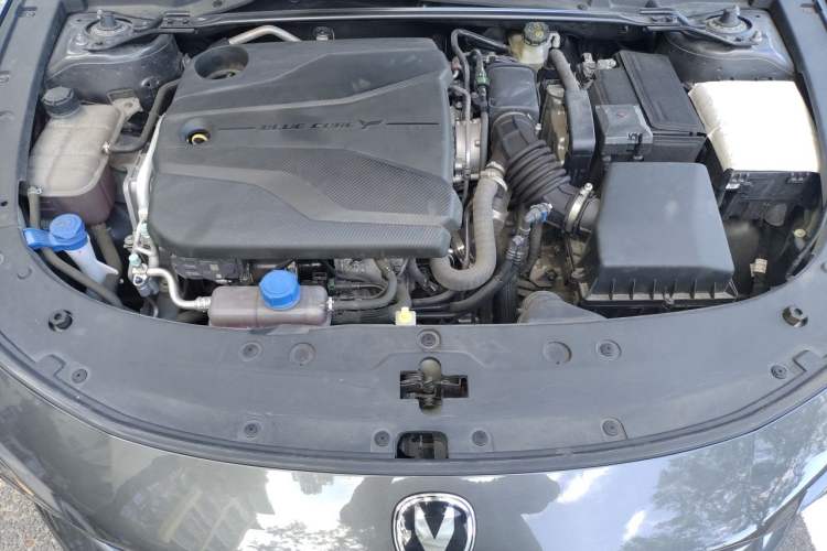 Used CHANGAN UNI-V 2022 1.5T Prestige Version Engine Bay
