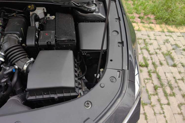 Used CHANGAN UNI-V 2022 1.5T Prestige Version Engine Bay Left
