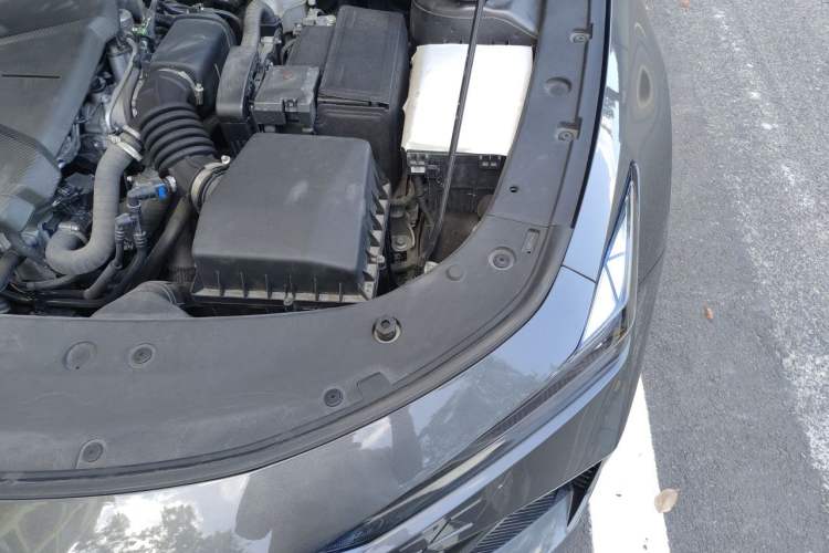 Used CHANGAN UNI-V 2022 1.5T Prestige Version Engine Bay Left