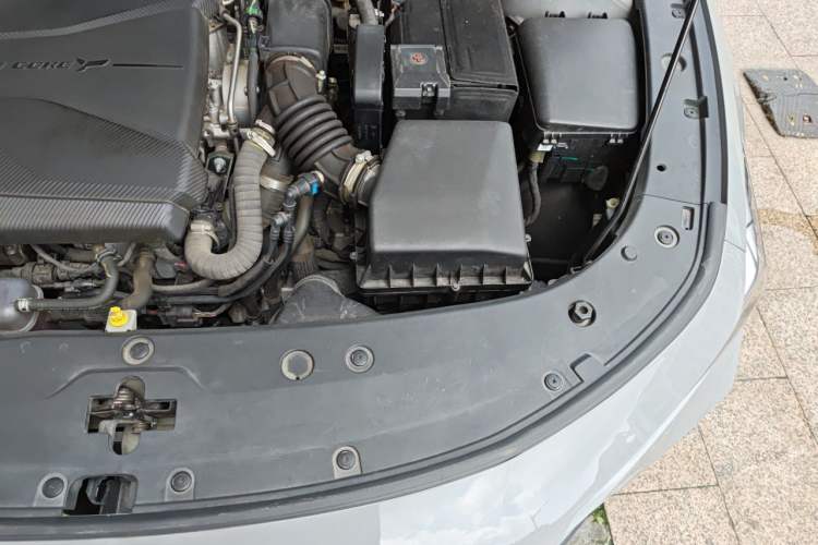 Used CHANGAN UNI-V 2022 1.5T Prestige Version Engine Bay Left