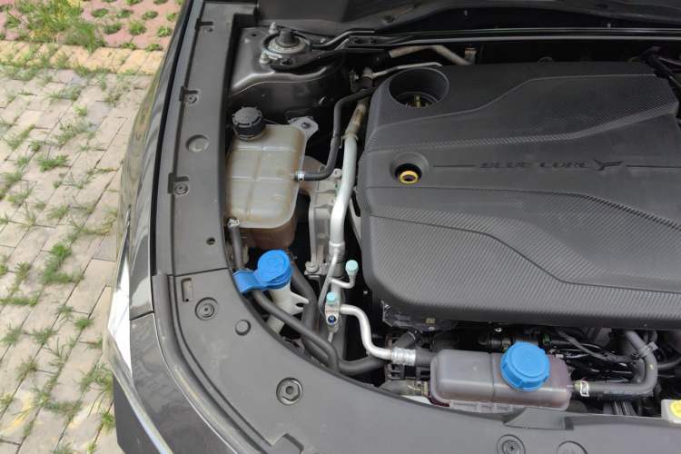 Used CHANGAN UNI-V 2022 1.5T Prestige Version Engine Bay Right