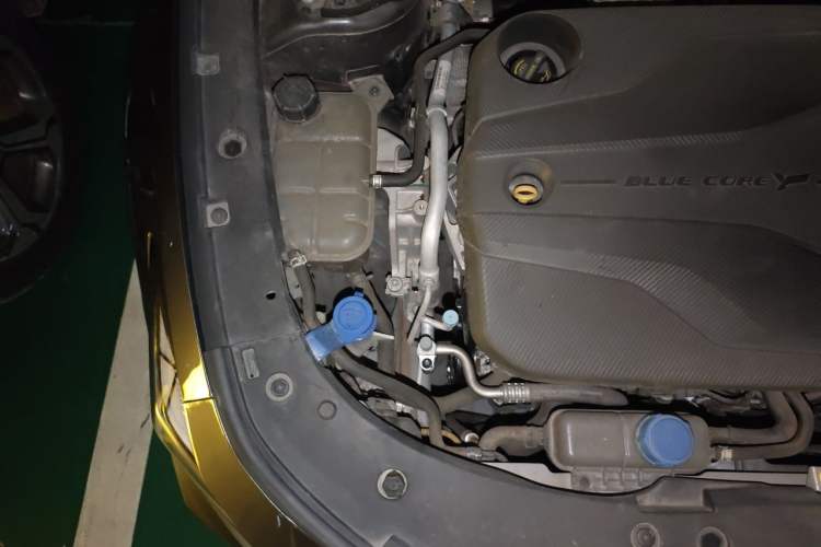 Used CHANGAN UNI-V 2022 1.5T Prestige Version Engine Bay Right