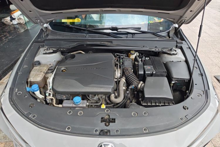 Used CHANGAN UNI-V 2022 1.5T Prestige Version Engine Bay