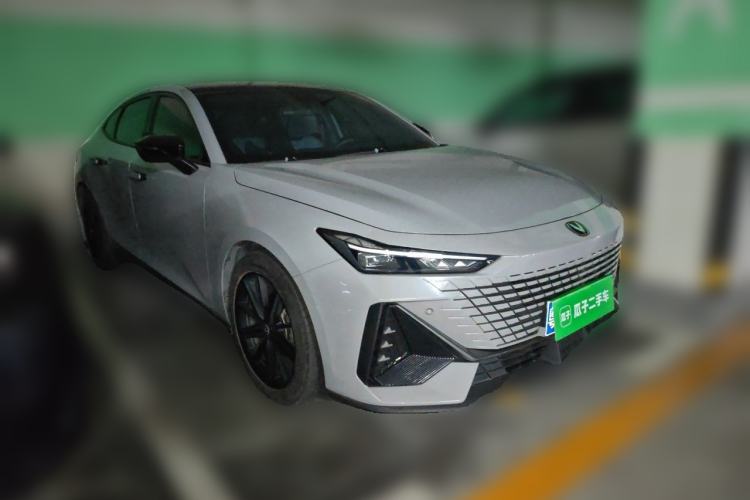 Used CHANGAN UNI-V 2022 1.5T Prestige Version Front Right 45 Deg