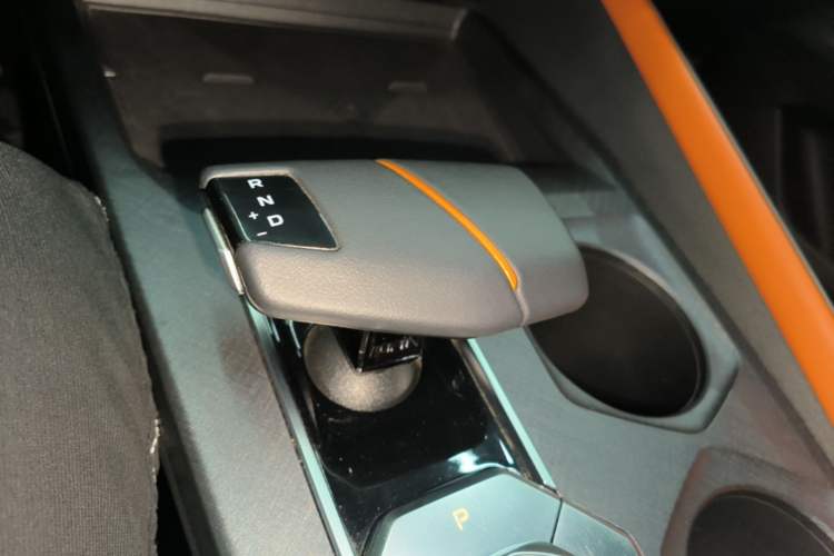 Used CHANGAN UNI-V 2022 1.5T Prestige Version Gear Lever