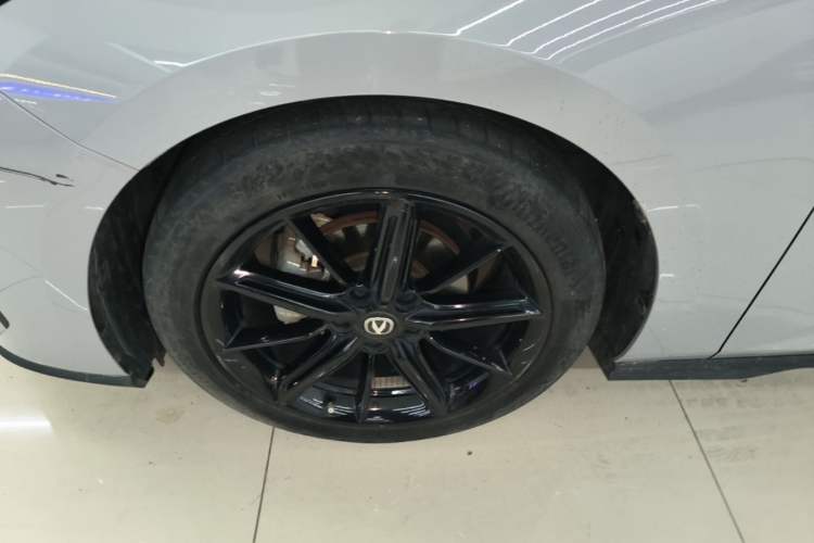 Used CHANGAN UNI-V 2022 1.5T Prestige Version Left Front Wheel Hub