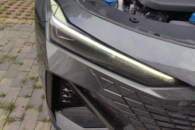 Used CHANGAN UNI-V 2022 1.5T Prestige Version Right Front Headlight