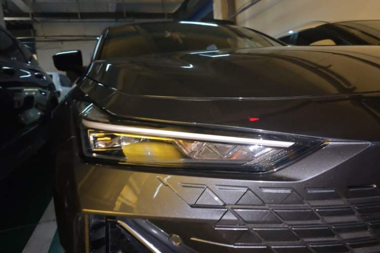 Used CHANGAN UNI-V 2022 1.5T Prestige Version Right Front Headlight
