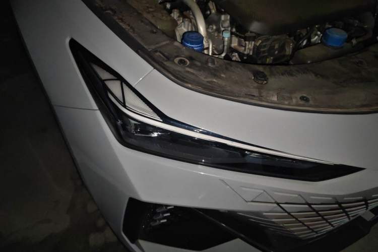 Used CHANGAN UNI-V 2022 1.5T Prestige Version Right Front Headlight