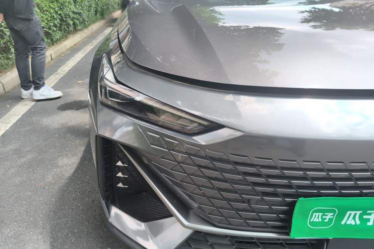 Used CHANGAN UNI-V 2022 1.5T Prestige Version Right Front Headlight