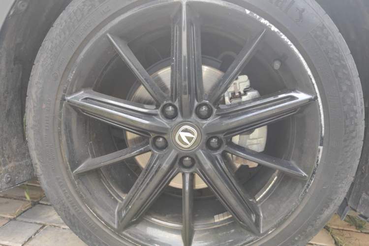 Used CHANGAN UNI-V 2022 1.5T Prestige Version Right Front Wheel Hub