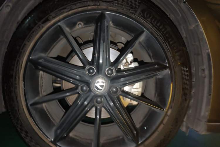 Used CHANGAN UNI-V 2022 1.5T Prestige Version Right Front Wheel Hub