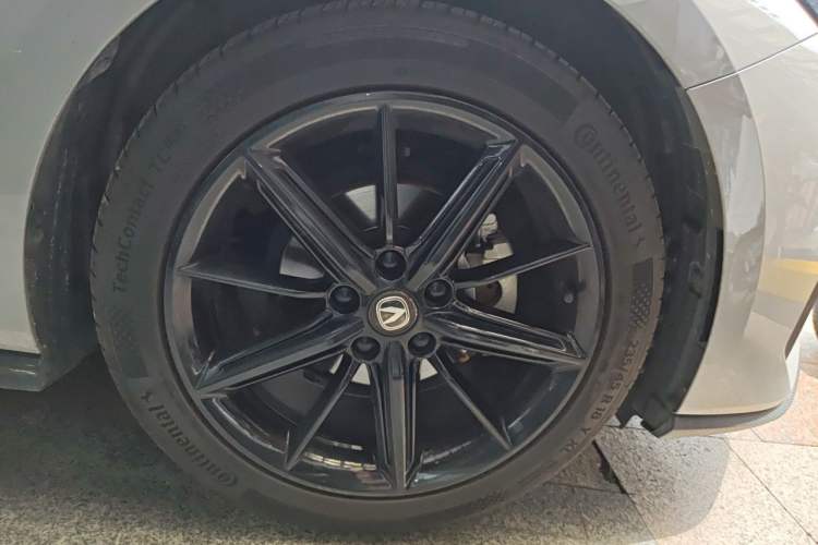 Used CHANGAN UNI-V 2022 1.5T Prestige Version Right Front Wheel Hub