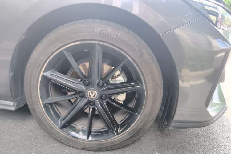Used CHANGAN UNI-V 2022 1.5T Prestige Version Right Front Wheel Hub