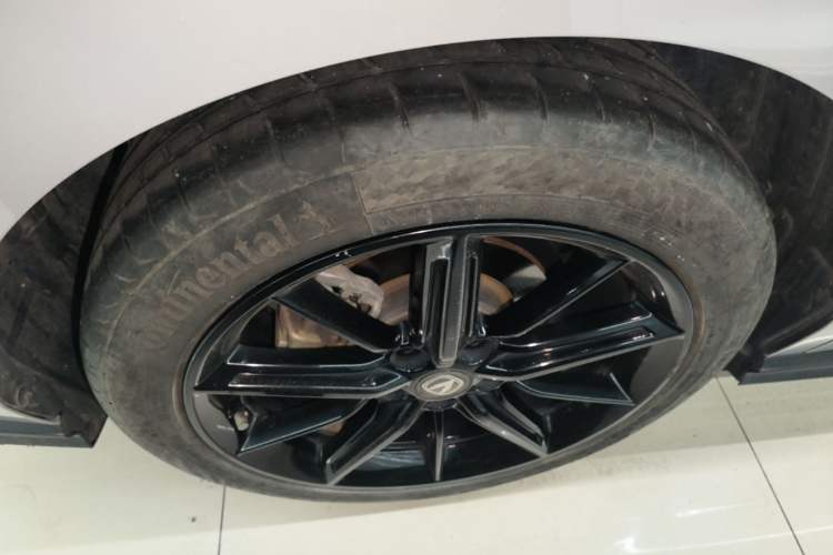 Used CHANGAN UNI-V 2022 1.5T Prestige Version Right Rear Wheel Hub