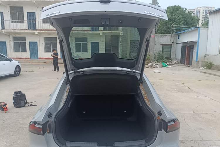 Used CHANGAN UNI-V 2022 1.5T Prestige Version Trunk