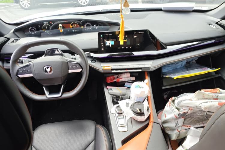 Used CHANGAN UNI-V 2022 1.5T Prestige Version Center Console