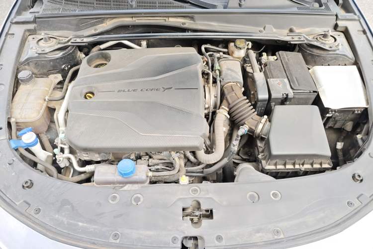 Used CHANGAN UNI-V 2022 1.5T Prestige Version Engine Bay