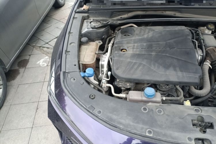 Used CHANGAN UNI-V 2022 1.5T Smart Navigation Version Engine Bay Right