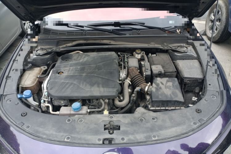 Used CHANGAN UNI-V 2022 1.5T Smart Navigation Version Engine Bay