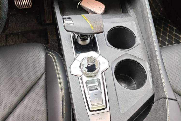 Used CHANGAN UNI-V 2022 1.5T Sport Edition Gear Lever