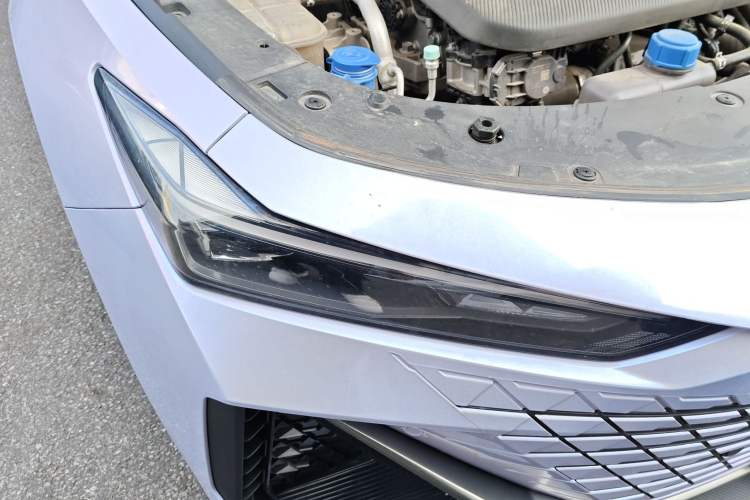 Used CHANGAN UNI-V 2022 1.5T Prestige Version Right Front Headlight