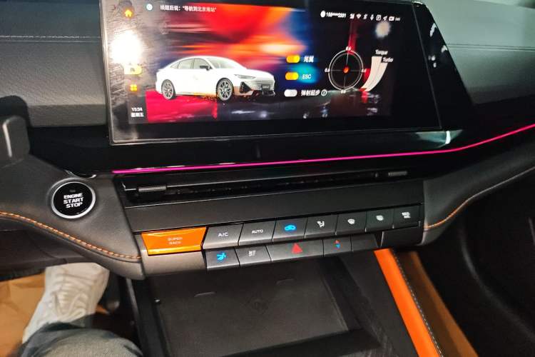 Used CHANGAN UNI-V 2022 1.5T Prestige Version Audio And AC Panel