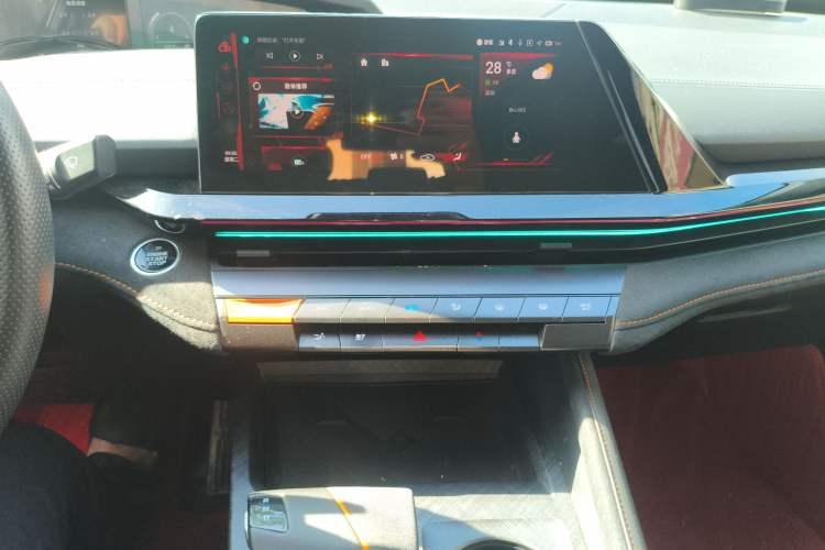 Used CHANGAN UNI-V 2022 1.5T Sport Edition Audio And AC Panel