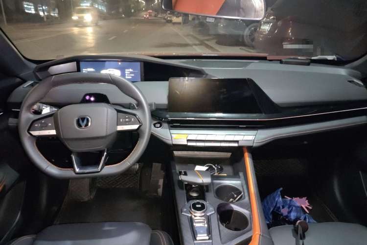 Used CHANGAN UNI-V 2022 1.5T Prestige Version Center Console