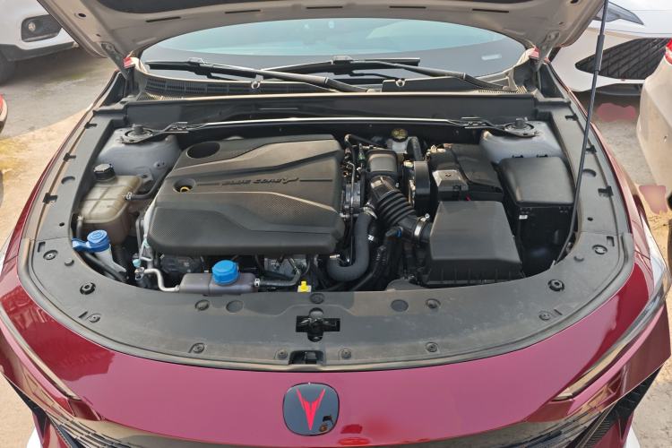Used CHANGAN UNI-V 2022 1.5T Prestige Version Engine Bay
