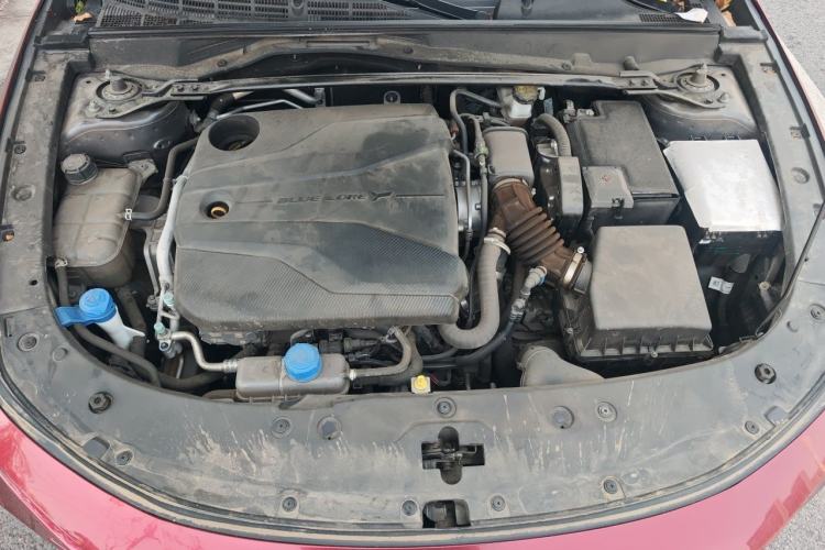Used CHANGAN UNI-V 2022 1.5T Smart Navigation Version Engine Bay