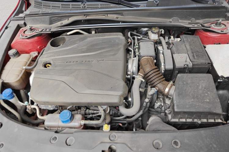 Used CHANGAN UNI-V 2022 1.5T Prestige Version Engine Bay
