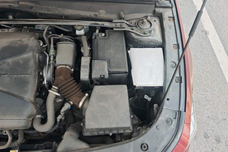 Used CHANGAN UNI-V 2022 1.5T Smart Navigation Version Engine Bay Left