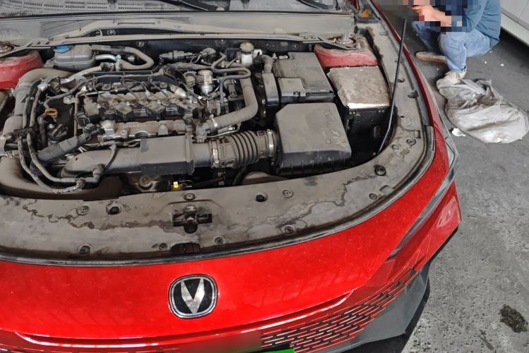 Used CHANGAN UNI-V 2022 2.0T Sporty Version Engine Bay Left