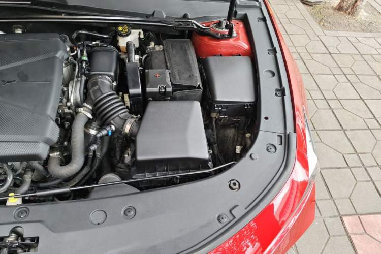 Used CHANGAN UNI-V 2022 1.5T Sport Edition Engine Bay Left