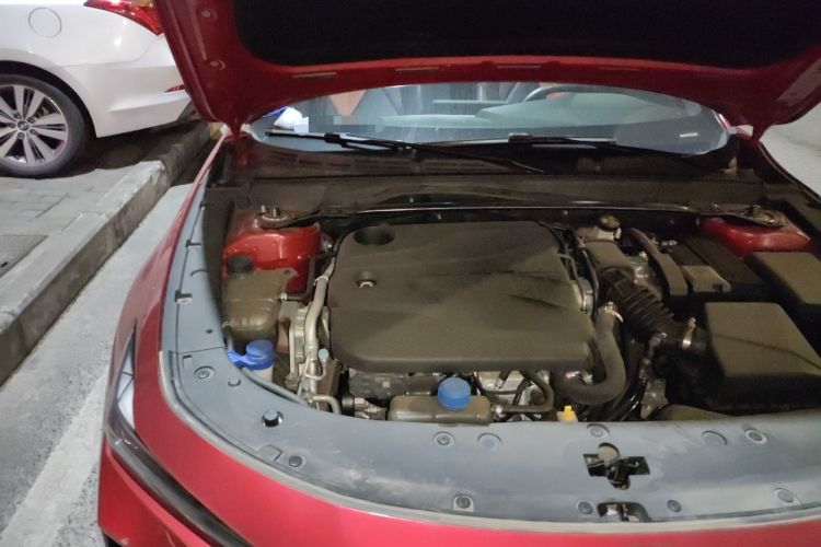 Used CHANGAN UNI-V 2022 1.5T Prestige Version Engine Bay Right