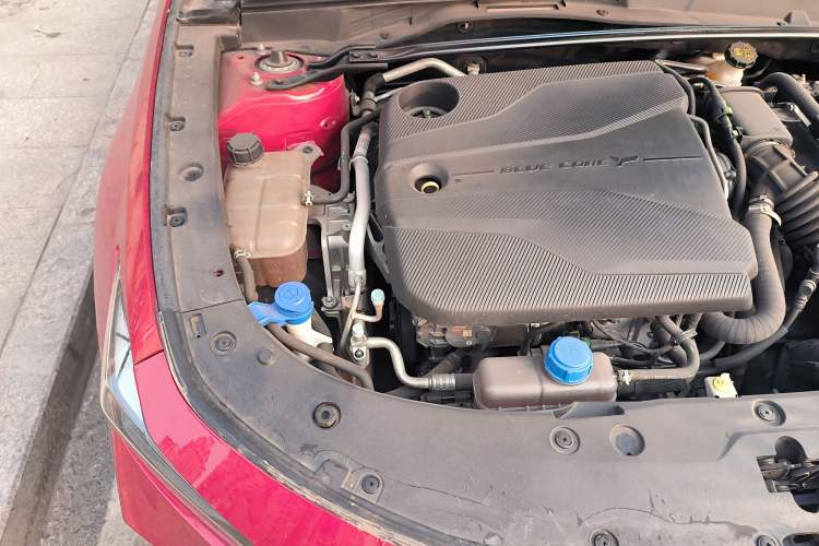 Used CHANGAN UNI-V 2022 1.5T Sport Edition Engine Bay Right