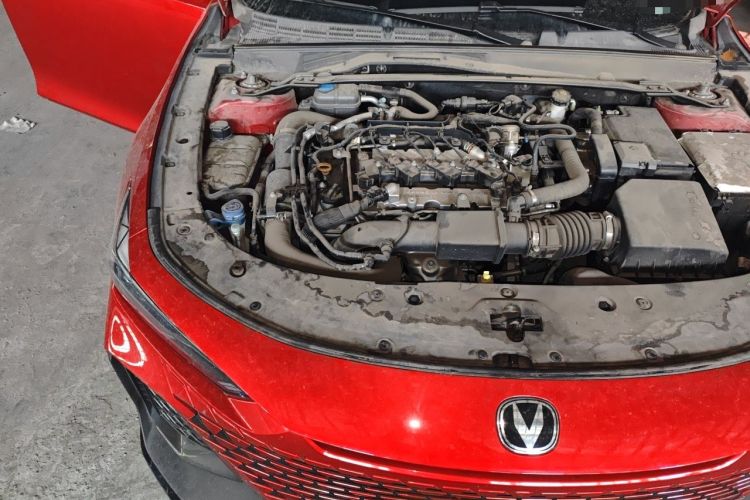 Used CHANGAN UNI-V 2022 2.0T Sporty Version Engine Bay Right