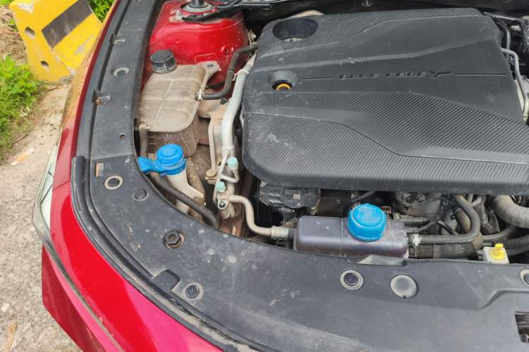 Used CHANGAN UNI-V 2022 1.5T Sport Edition Engine Bay Right