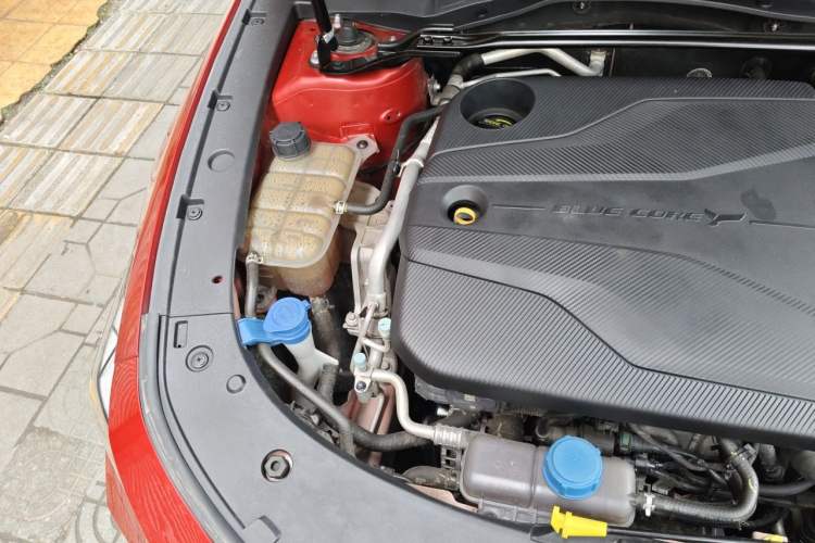 Used CHANGAN UNI-V 2022 1.5T Sport Edition Engine Bay Right
