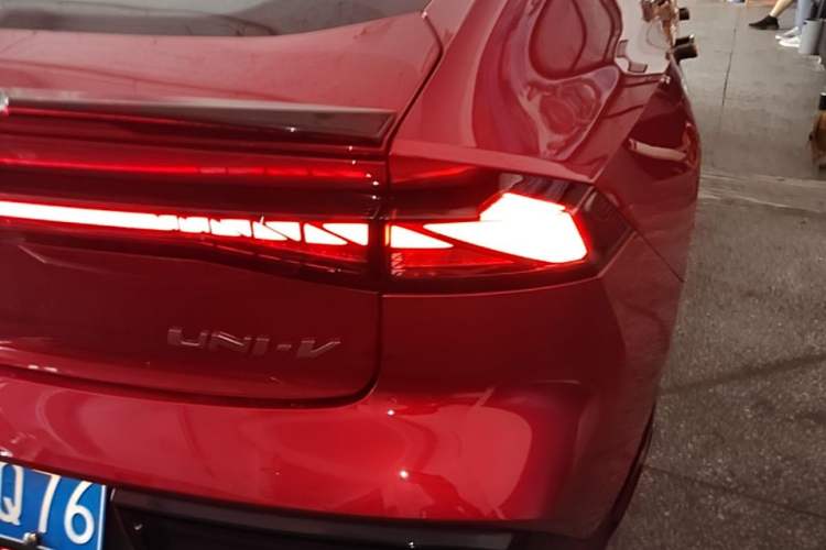 Used CHANGAN UNI-V 2022 1.5T Sport Edition Exterior 1