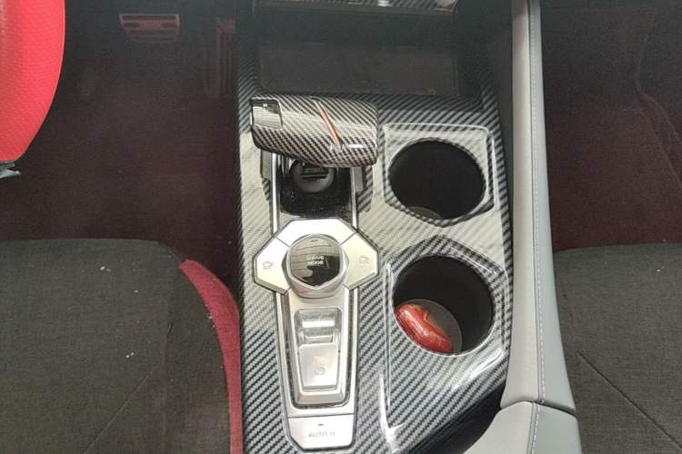 Used CHANGAN UNI-V 2022 1.5T Prestige Version Gear Lever