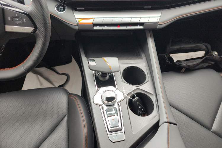 Used CHANGAN UNI-V 2022 1.5T Smart Navigation Version Gear Lever