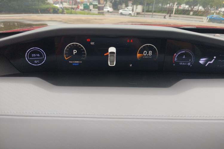 Used CHANGAN UNI-V 2022 1.5T Smart Navigation Version Instrument Cluster