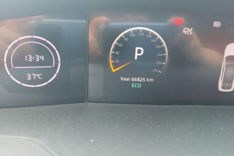 Used CHANGAN UNI-V 2022 1.5T Smart Navigation Version Odometer Close Up
