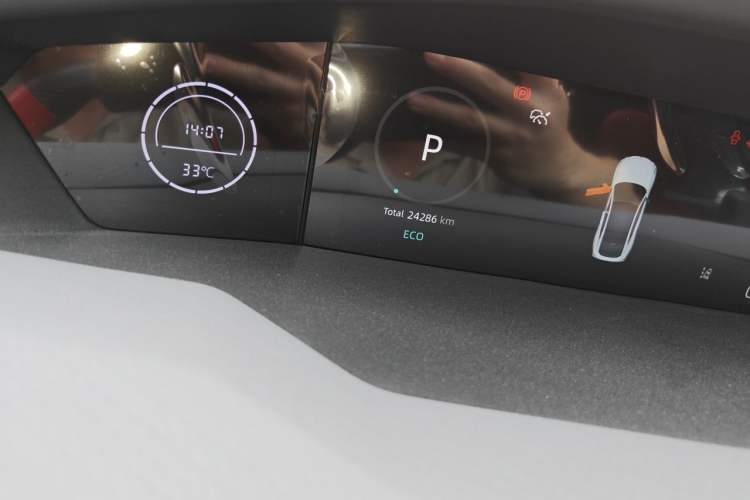 Used CHANGAN UNI-V 2022 1.5T Prestige Version Odometer Close Up