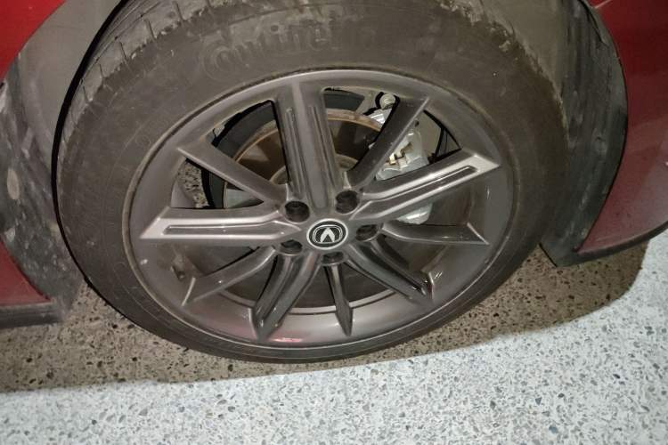 Used CHANGAN UNI-V 2022 1.5T Prestige Version Right Front Wheel Hub