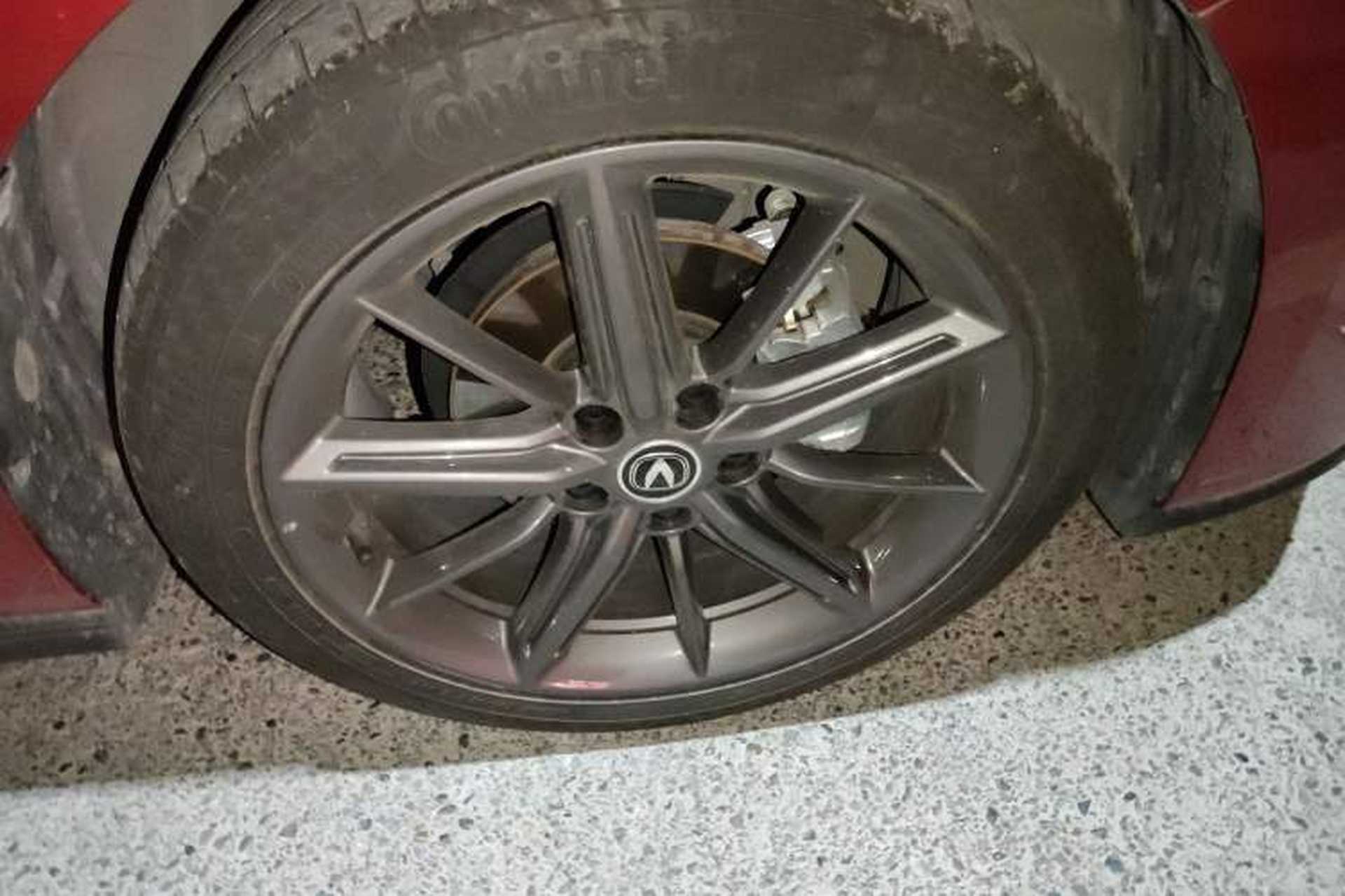 Used CHANGAN UNI-V 2022 1.5T Prestige Version Right Front Wheel Hub