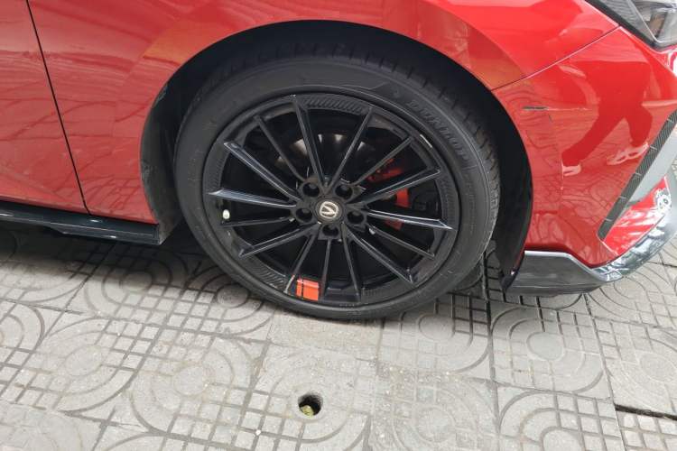 Used CHANGAN UNI-V 2022 1.5T Sport Edition Right Front Wheel Hub